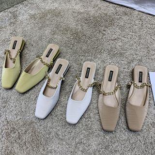 Chain Strap Low-heel Mules