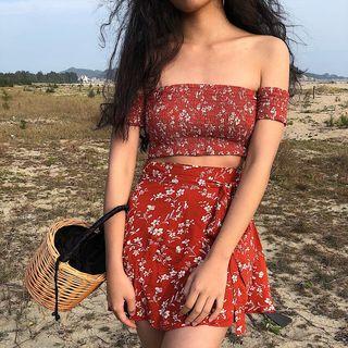 Set: Floral Print Off-shoulder Crop Top + A-line Skirt