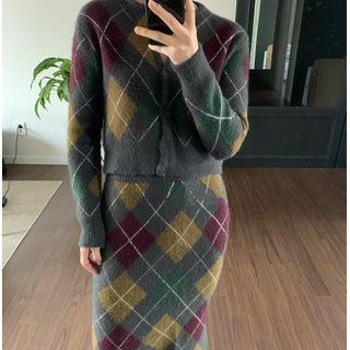 Argyle Cardigan / Slit Pencil Skirt