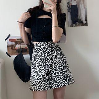 Short Sleeve / Long Sleeve Buttoned Cropped Top / Leopard Print A-line Skirt
