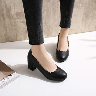 Scallop Trim Pumps