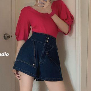 Puff-sleeve Plain T-shirt / High-waist Denim Shorts