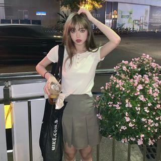 Short-sleeve Henley T-shirt / A-line Skirt