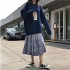 Boxy Sweater / Crinkle Midi Skirt