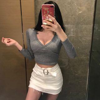 V-neck Plain Cropped T-shirt / Mini Pencil Skort