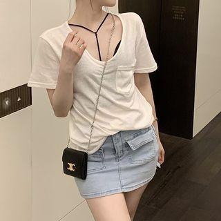 Short-sleeve V-neck T-shirt / Strappy Camisole Top