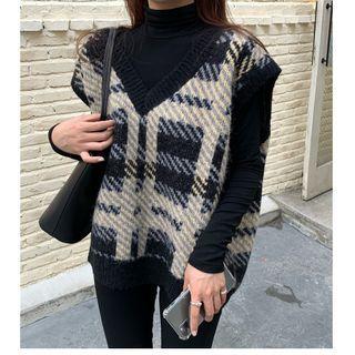 Long-sleeve T-shirt / Plaid Sweater Vest