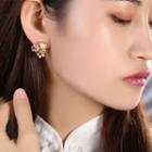 Retro Faux Pearl Flower Earring