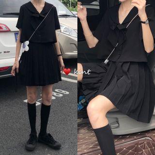 Plain Loose-fit Short-sleeve Cropped Shirt / Pleated Skirt
