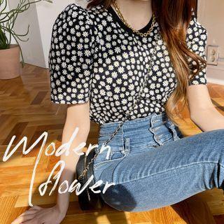 Puff-sleeve Daisy-pattern T-shirt