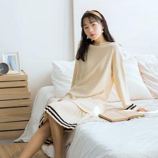 Long-sleeve Contrast Trim Knit Pleated Dress