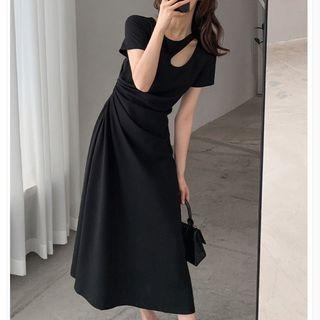Short-sleeve Shirred Cutout Midi A-line Dress