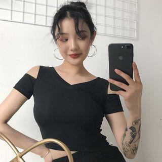 Cut Out Shoulder Short Sleeve Cropped T-shirt