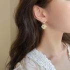 Acrylic Flower Dangle Earring 1 Pair - Silver Needle - Daisy Earrings - Gold - One Size