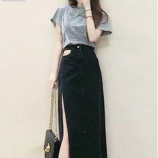 Short-sleeve Printed Asymmetrical T-shirt / Side-slit Applique Denim Midi Pencil Skirt / Set