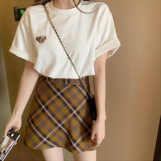 Short-sleeve Bear T-shirt / Plaid A-line Skirt / Set