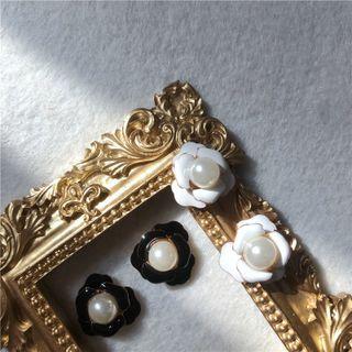 Faux Pearl Floral Ear Stud / Clip-on Earring