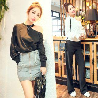 Cutout Shoulder Sweatshirt