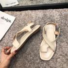Plain Toe-loop Flat Sandals