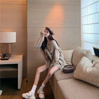 Set: Plain Sweater + Knit Shawl