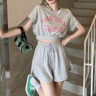 Short-sleeve Print Cropped Top / Plain Wide-leg Shorts