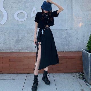 Short-sleeve Cropped T-shirt / Midi A-line Skirt