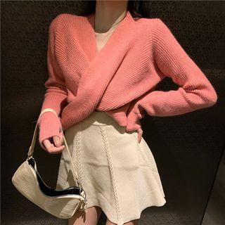 V-neck Cropped Sweater / Mini A-line Skirt