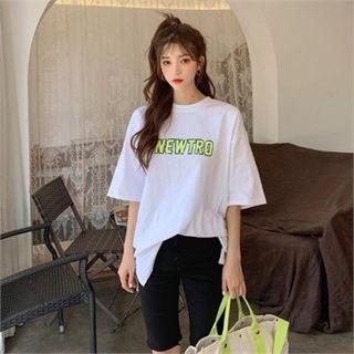 Letter Print Slit-hem T-shirt