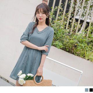 V-neck Lace Panel Plain Chiffon A-line Dress