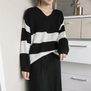 Striped Loose-fit V-neck Sweater