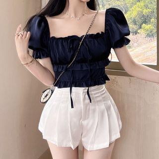 Short-sleeve Square-neck Frill Trim Top / Pleated Shorts