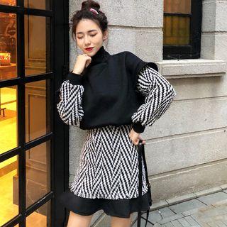 Set: Mock-turtleneck Patterned Sweater + Patterned Fringed A-line Skirt