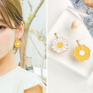 Non-matching Alloy Daisy Dangle Earring