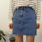 Pocket-back Fray-hem Denim Skirt