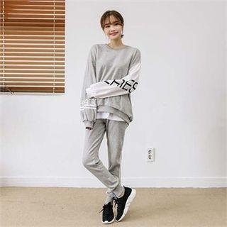 Set: Two-tone Lettering Sweatshirt + Jogger Pants
