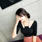 Elbow-sleeve V-neck Halter Top