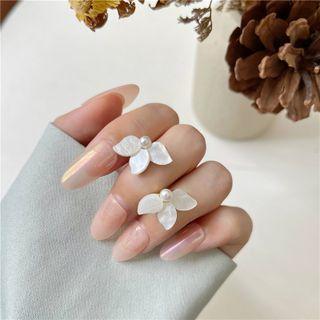 Petal Faux Pearl Earring