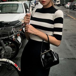 Kiss-lock Patent Hand Bag With Chain Strap