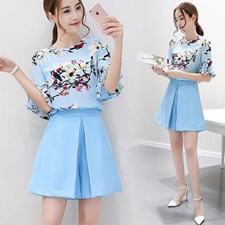 Set: Floral Print Bell-sleeve Top + Wide Leg Shorts