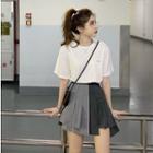 Crew-neck Short-sleeve T-shirt / Color Block Pleated Skirt