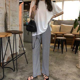 Short-sleeve Twisted Back T-shirt / Striped Wide-leg Pants