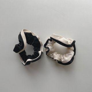 Two-tone Scrunchy Hair Tie