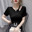 Asymmetric Cutout Short-sleeve T-shirt