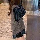 Loose V-neck Knit Tank Top