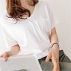 V-neck Pocket-detail T-shirt