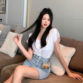 V-neck T-shirt / Denim Mini Pencil Skirt / Belt Bag