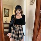 Long-sleeve Cropped T-shirt / Tie-waist Plaid Shorts