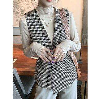 Plain Long-sleeve Slim-fit T-shirt / Check Vest