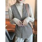 Plain Long-sleeve Slim-fit T-shirt / Check Vest