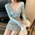 V-neck Ribbed Knit Top / Tweed Glitter Mini A-line Skirt